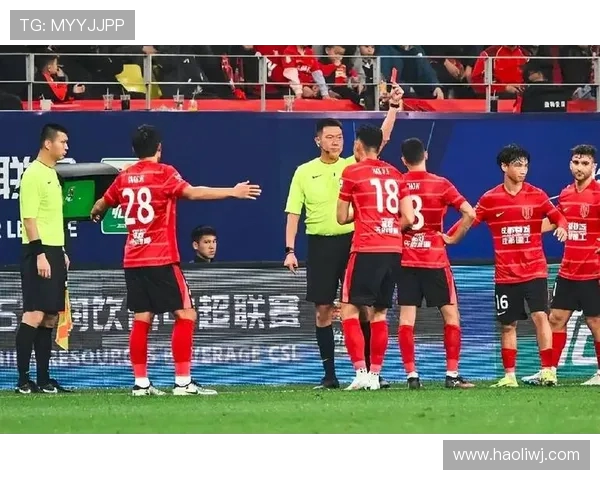 中超焦点战广州队迎战河南队全力争胜展现球队实力与斗志